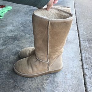 Uggs - Excellent Condition!! Size 9!